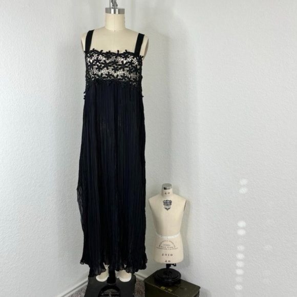 French Connection Dresses & Skirts - FCUK French Connection Lace Bust Crinkle Midi Slit Dress